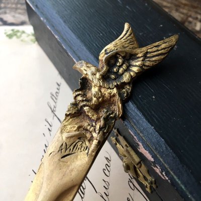 画像1: ブロンズ製 鷲の装飾のレターナイフ（ケース付）