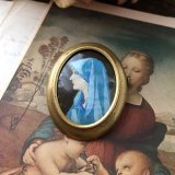 聖母マリアの肖像画ブローチ