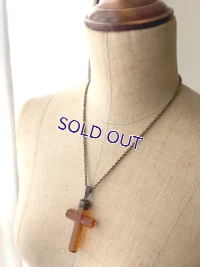 画像10: 琥珀ガラスのクロスペンダント