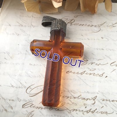 画像3: 琥珀ガラスのクロスペンダント