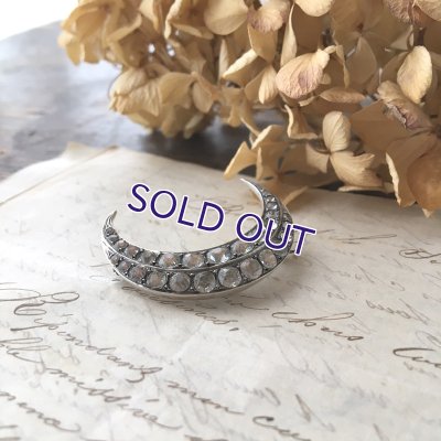 画像10: 銀製 ペーストガラスの大きな三日月ブローチ