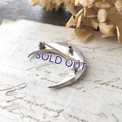 画像5: 銀製 ペーストガラスの大きな三日月ブローチ