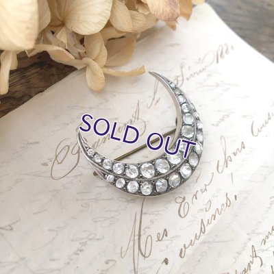 画像8: 銀製 ペーストガラスの大きな三日月ブローチ