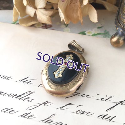 画像4: シードパールクロスとフレンチジェットのロケットペンダント