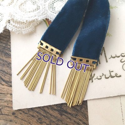 画像6: ブルーベルベッドのタッセルブローチ