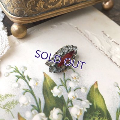 画像7: レッドガラスのマーキス型タイニーブローチ