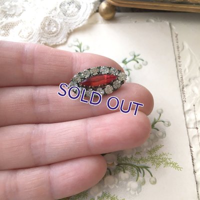 画像8: レッドガラスのマーキス型タイニーブローチ