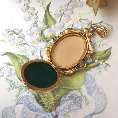 画像8: マーガレットのゴールドロケットペンダント