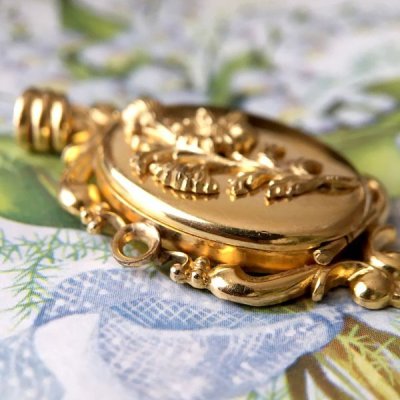 画像7: マーガレットのゴールドロケットペンダント