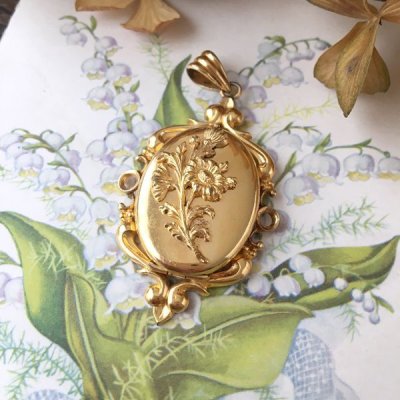 画像10: マーガレットのゴールドロケットペンダント