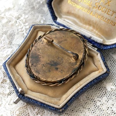 画像8: 巻き毛の幼子の肖像ブローチ