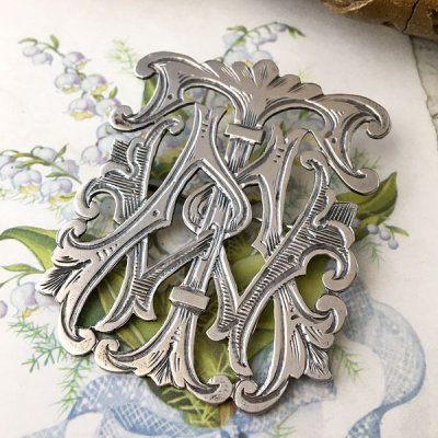 画像4: 銀製『TMW』イニシャルモノグラムの大きなブローチ