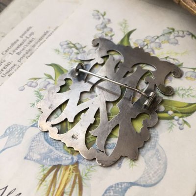 画像6: 銀製『TMW』イニシャルモノグラムの大きなブローチ