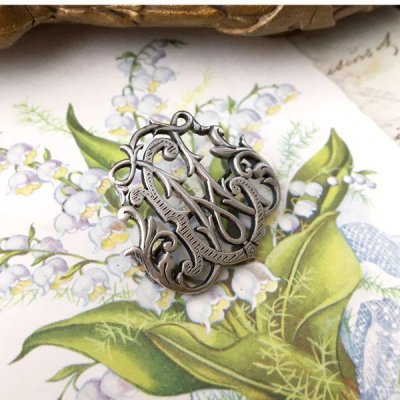 画像4: 銀製『MC』イニシャルモノグラムのブローチ