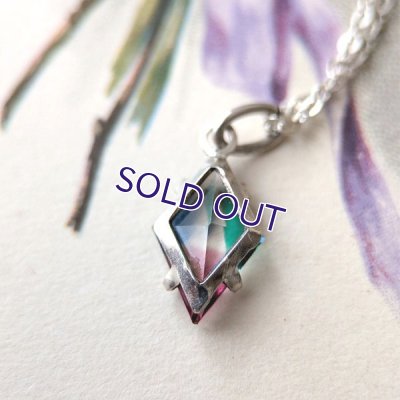 画像3: アイリスガラスの小さなダイヤ型ペンダント