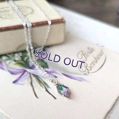 画像4: アイリスガラスの小さなダイヤ型ペンダント