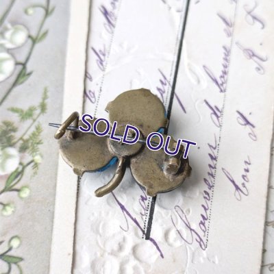 画像6: ブルーガラスとサフィレットのクローバーブローチ