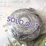 星とガーランドのシャトレーンコンパクトケース