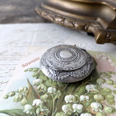 画像7: 星とガーランドのシャトレーンコンパクトケース