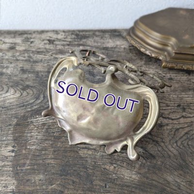 画像9: ロカイユ文様の懐中時計ホルダー