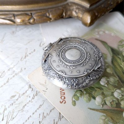 画像3: 星とガーランドのシャトレーンコンパクトケース