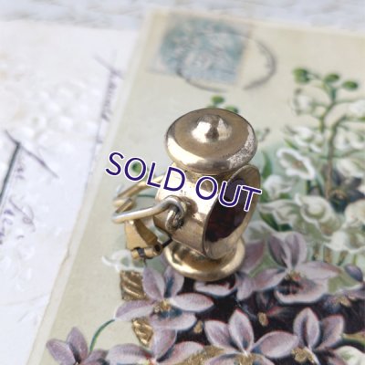 画像10: 赤ガラスのランタンブローチ