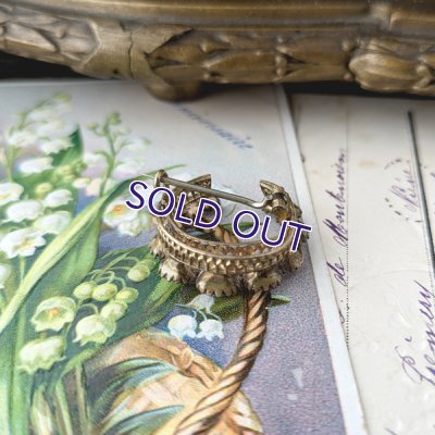 画像9: アイリスガラスのホースシューブローチ