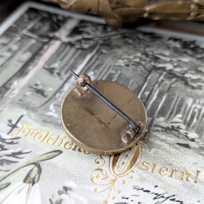 画像9: マンインザムーンとペーストガラスのブローチ