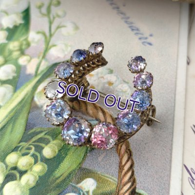 画像3: アイリスガラスのホースシューブローチ