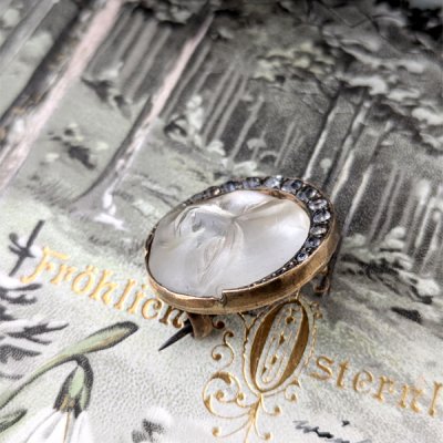 画像5: マンインザムーンとペーストガラスのブローチ