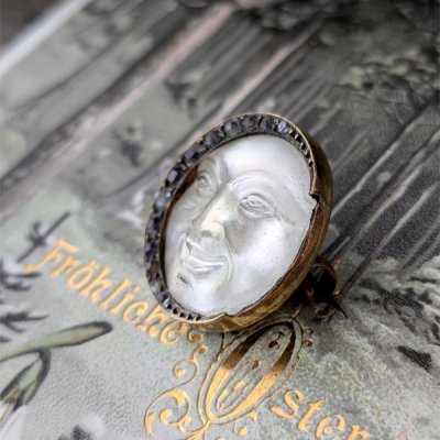 画像6: マンインザムーンとペーストガラスのブローチ