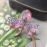 ストロベリーガラスのクローバーブローチ