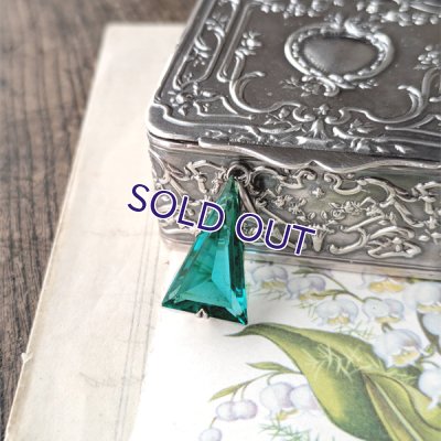 画像7: エメラルドガラスのトライアングルペンダント