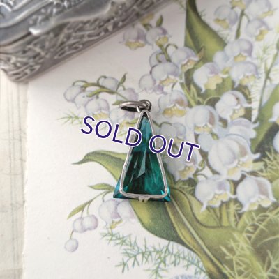 画像5: エメラルドガラスのトライアングルペンダント