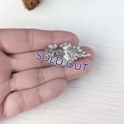 画像12: 銀製 サフィレットのリーフブローチ