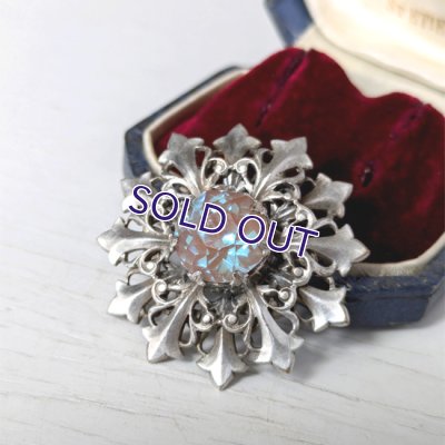 画像9: サフィレットのフルールドリスブローチ