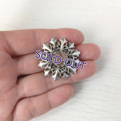 画像10: サフィレットのフルールドリスブローチ