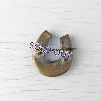 画像4: ホースシューのブルーガラスブローチ