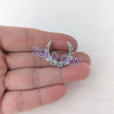 画像10: 銀製 クリアガラスの小さな三日月ブローチ