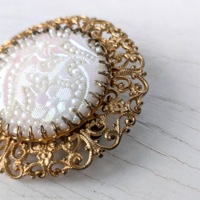 画像4: セルロイドの透かし細工ブローチ