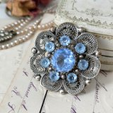 ブルーガラスのフィリグリー細工ブローチ