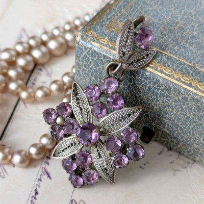 画像1: アメジストガラスのフィリグリーロケットペンダント