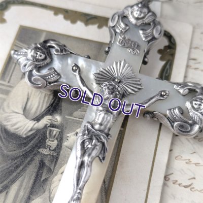 画像1: 天使装飾の大きなマザーオブパール十字架