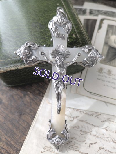 画像12: 天使装飾の大きなマザーオブパール十字架