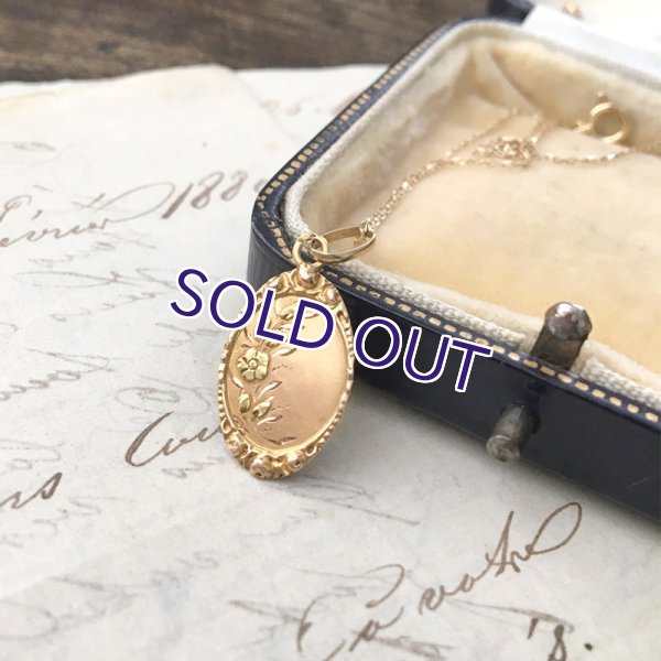 画像2: 金18 小さな花の彫金ペンダント (2)