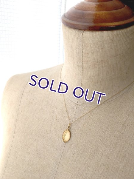 画像7: 金18 小さな花の彫金ペンダント (7)