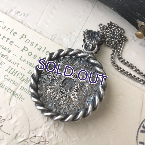 画像4: フルールドリスの透かし細工ペンダント (4)