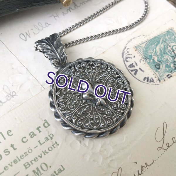 画像5: フルールドリスの透かし細工ペンダント (5)