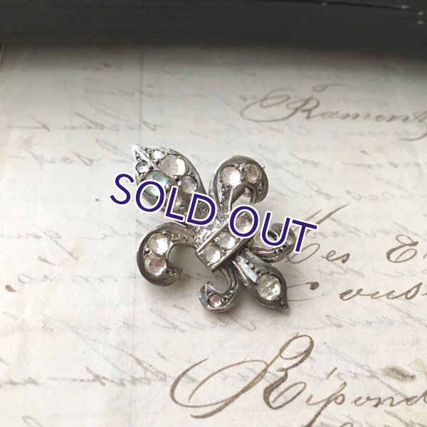 画像8: 銀製 ローズカットガラスの百合の紋章ブローチ (8)