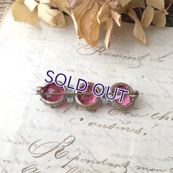 画像6: ピンクガラスの三連ブローチ (6)